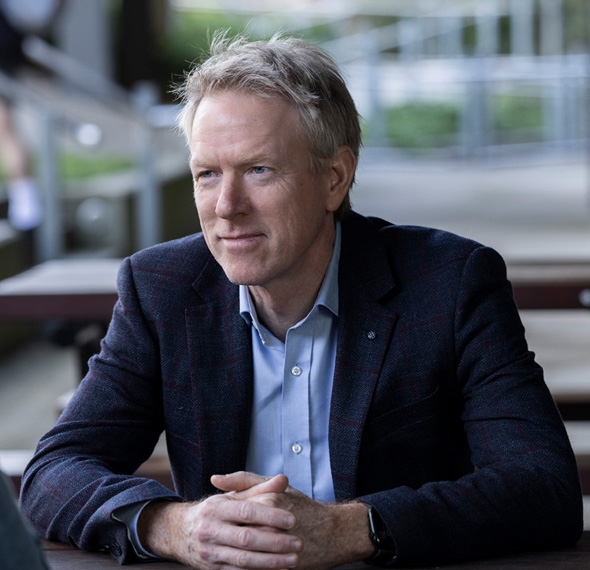 سعادة د. جاستن اوكونور